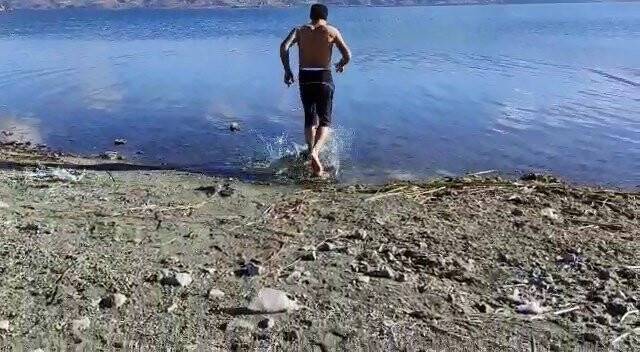 Eksi 5 derecede  şortla göle girdi