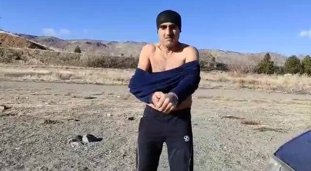 Eksi 5 derecede  şortla göle girdi