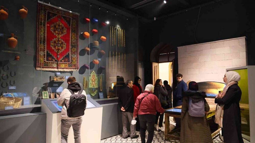 Konya Darü’l Muallimat-ı eseri okurlarla buluştu