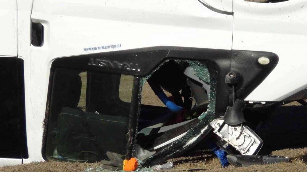 Öğrenci servisi takla attı: 1 ölü, 14 yaralı