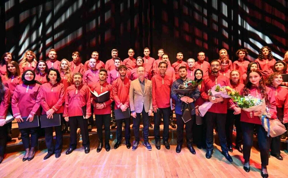 Sanat Akademisi Müzik Topluluğu, sahne ışıklarını üzerine topladı