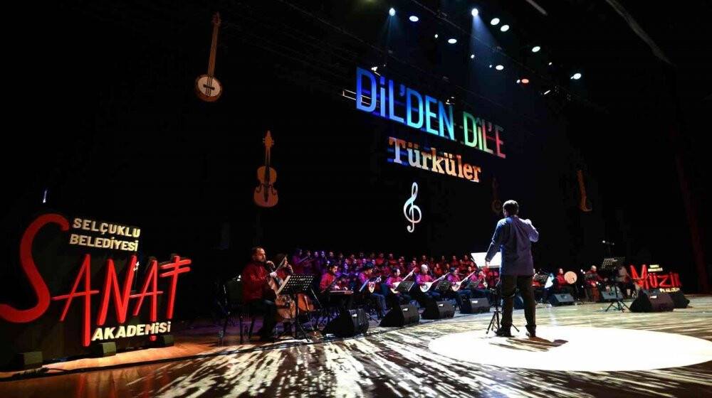 Sanat Akademisi Müzik Topluluğu, sahne ışıklarını üzerine topladı