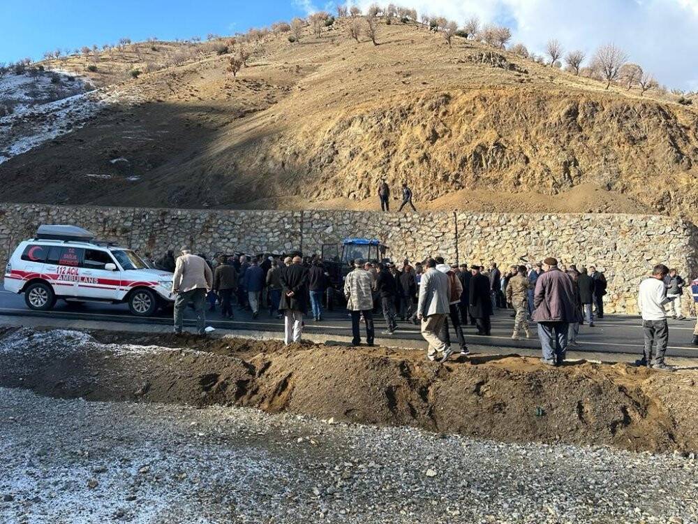 Siirt’te minibüs devrildi: 6’sı ağır 12 yaralı