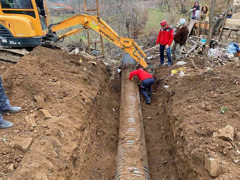 Balıkesir'de boruya sıkışan koyun itfaiye tarafından kurtarıldı