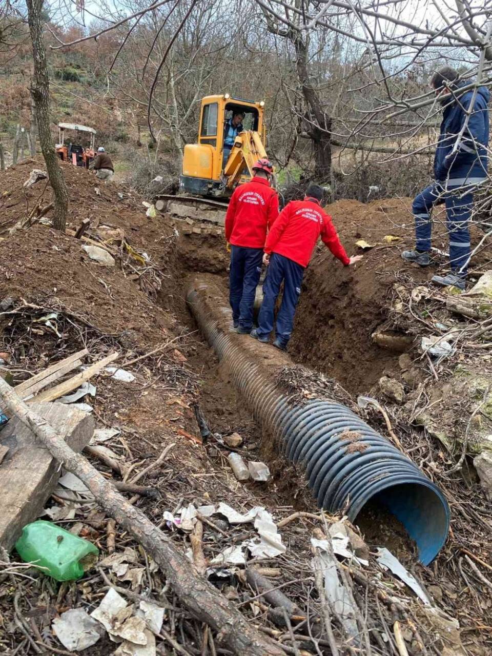 Balıkesir'de boruya sıkışan koyun itfaiye tarafından kurtarıldı
