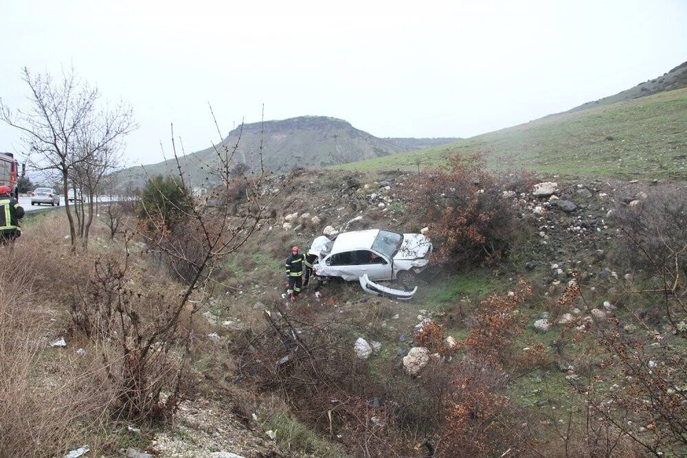 Kontrolden çıkan otomobil takla atarak şarampole devrildi