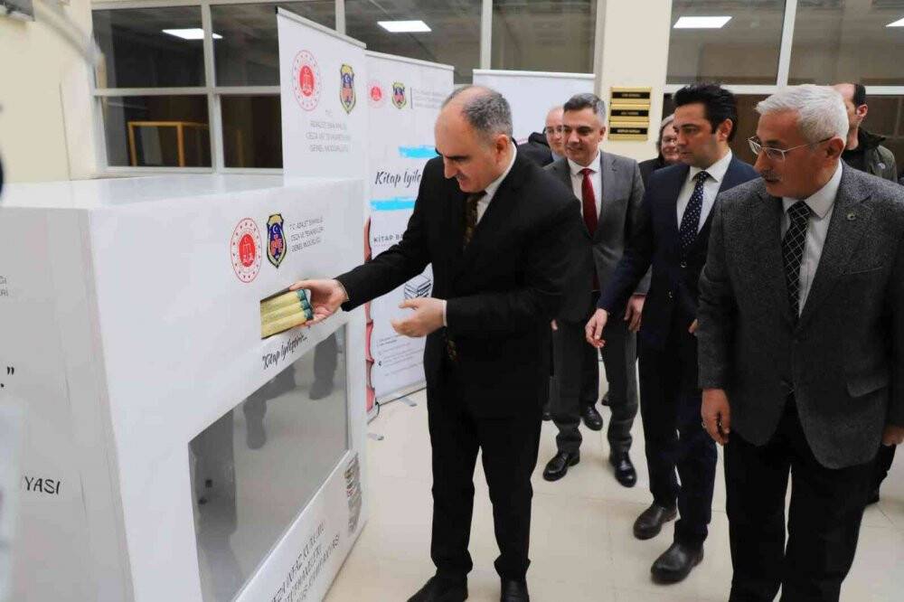 Konya Adliyesinde kitap bağış kampanyası başlatıldı