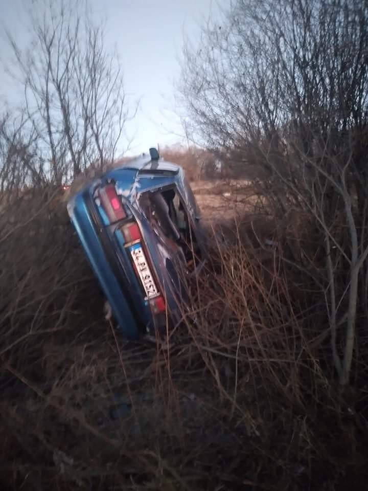 Şarampole yuvarlanan araçtan, burnu bile kanamadan çıktı