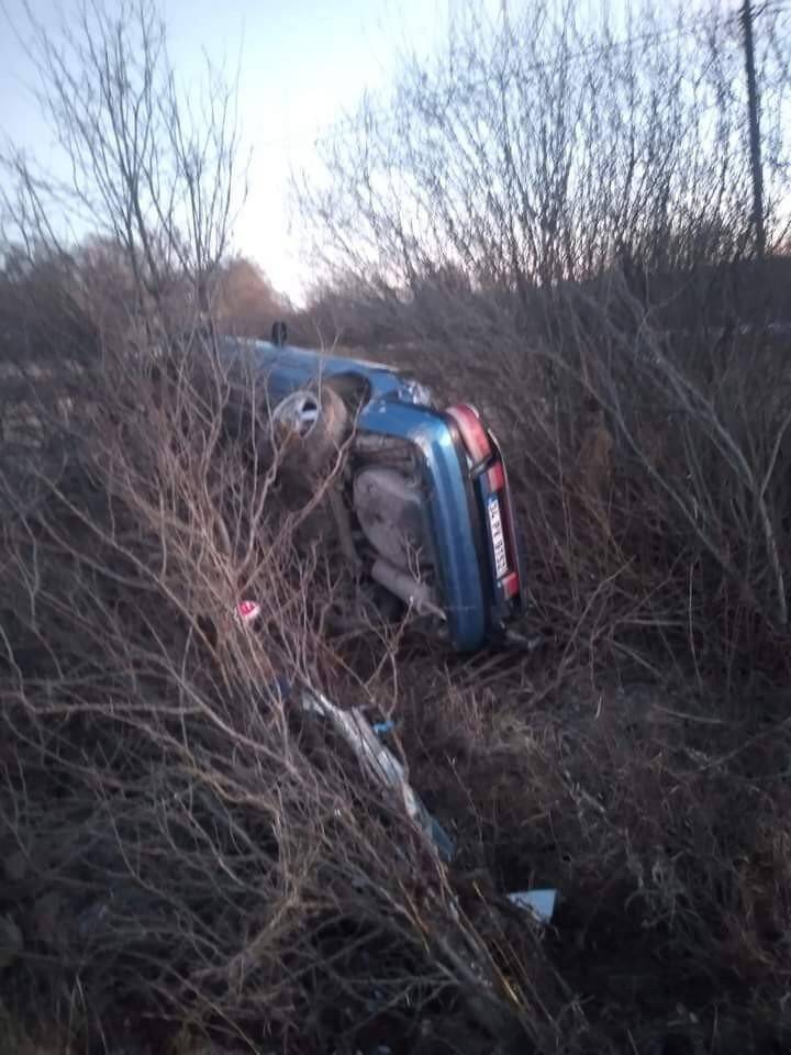 Şarampole yuvarlanan araçtan, burnu bile kanamadan çıktı