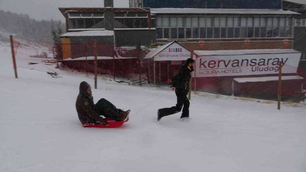Uludağ beyaza büründü