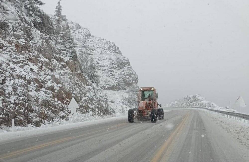 Antalya -Konya Kara Yolu'nda kar yağışı