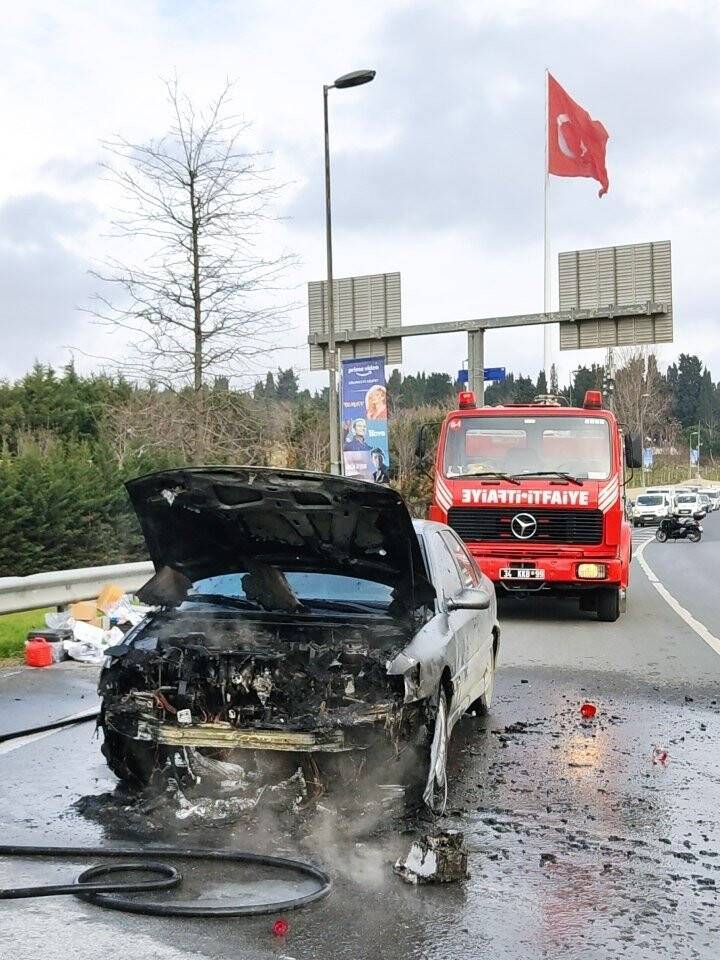 E5’te otomobil böyle alev alev yandı