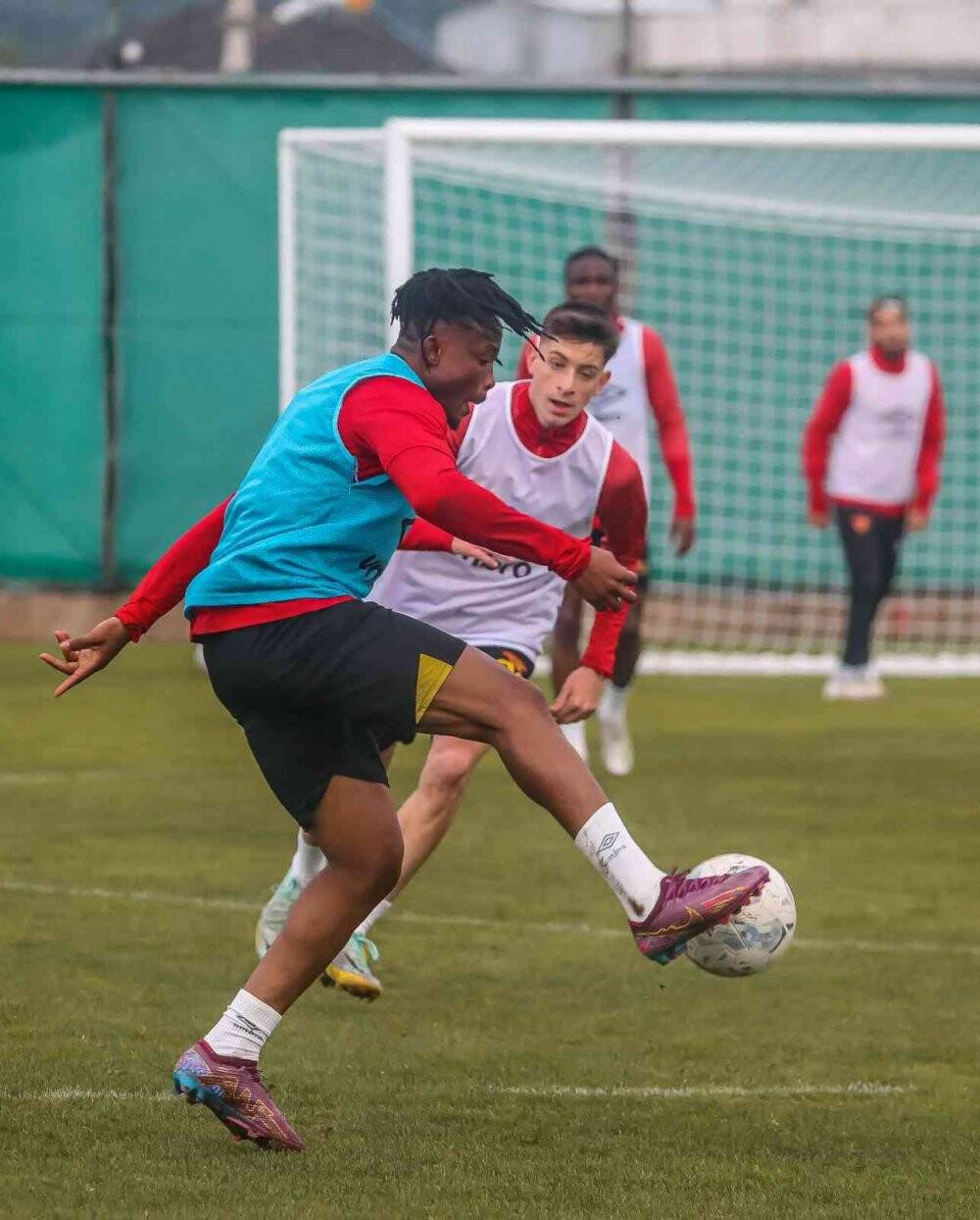 Göztepe'de Sakaryaspor mesaisi sürüyor