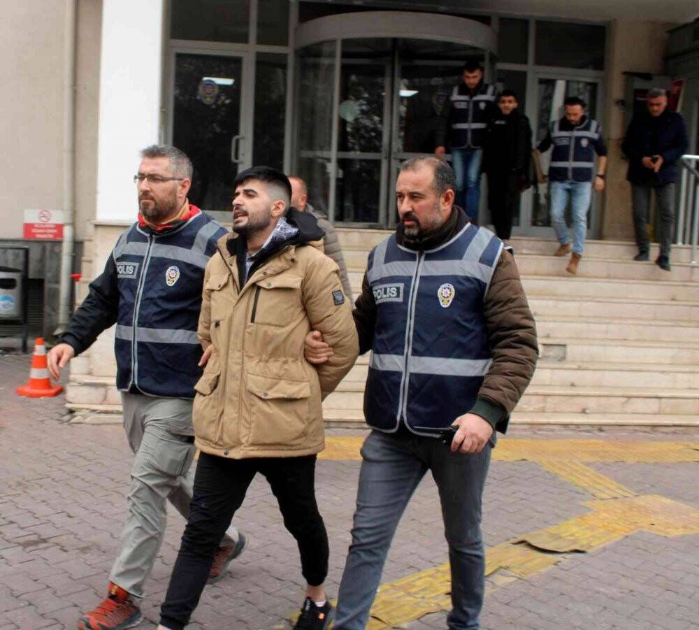 Hırsızlıklardan biri bazanın altından diğeri halının arkasından çıktı