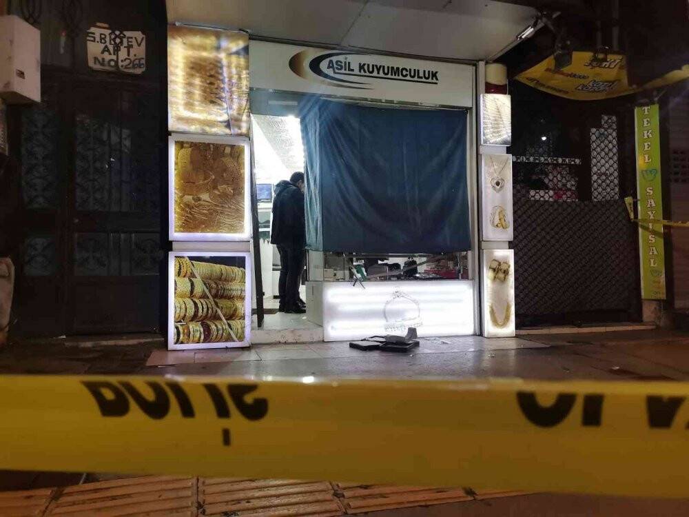 Kuyumcudan 5 bin lira değerinde ziynet eşyası çalındı