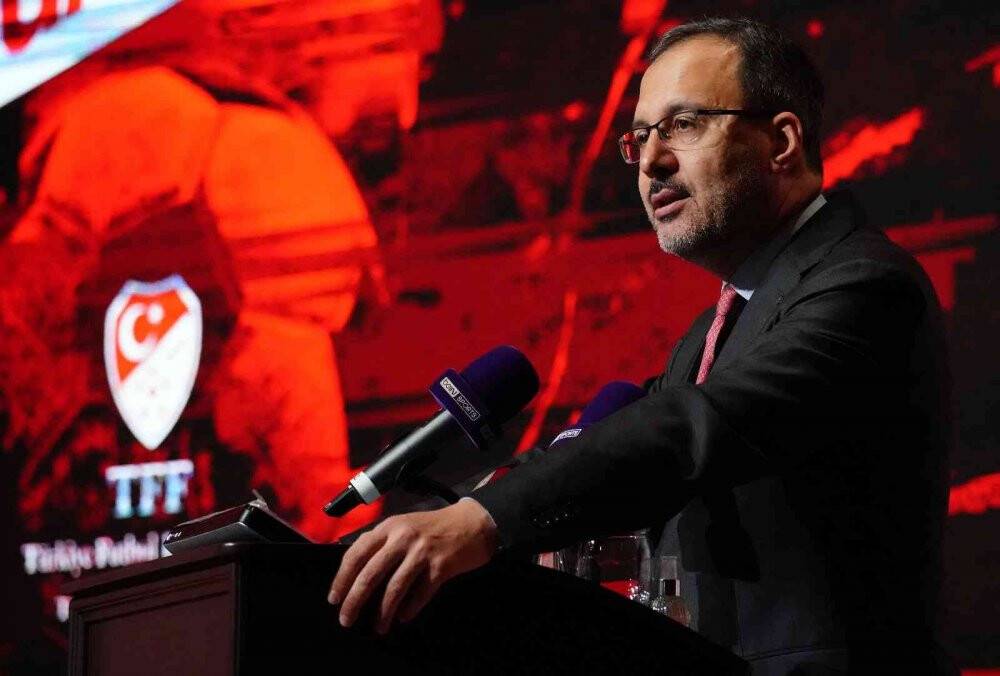 Bakan Kasapoğlu: "Türk futbol ekolünü, Türk futbolu oyun tarzını inşa etmeliyiz"