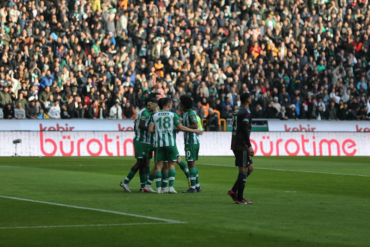 aa-20230114-29988424-29988421-arabamcom-konyaspor-besiktas-1.jpg