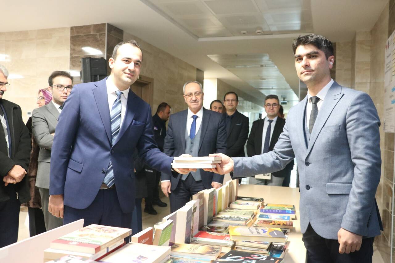 beysehir-adliyesinde-kitap-bagis-kampanyasi-basladi-2.jpg