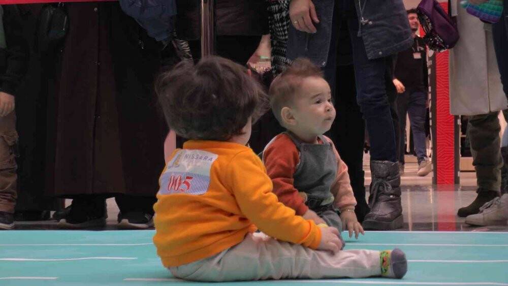 EN hızlı emekleyen kazandı