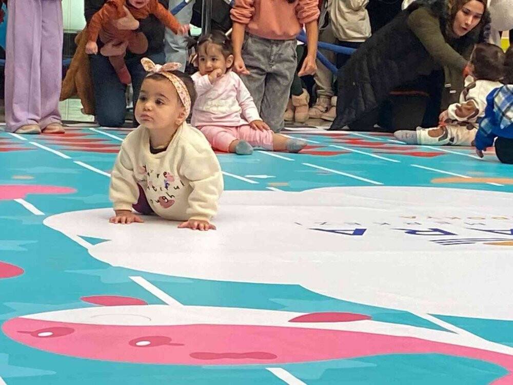 EN hızlı emekleyen kazandı