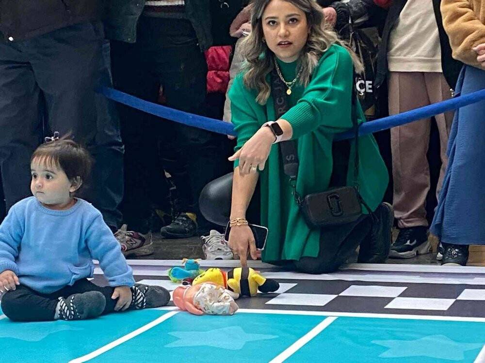 EN hızlı emekleyen kazandı