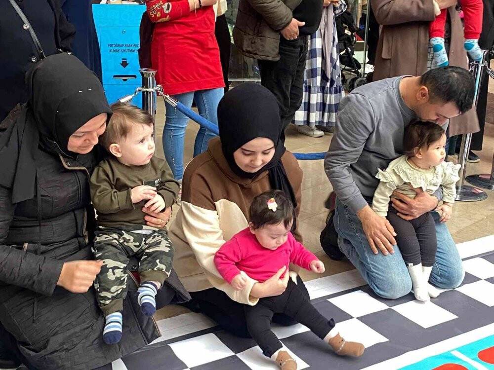 EN hızlı emekleyen kazandı