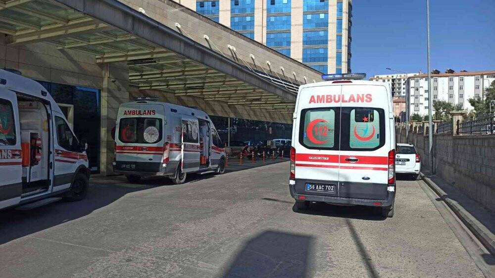 Kamyon kasasında dengesini kaybeden işçi düşerek yaralandı