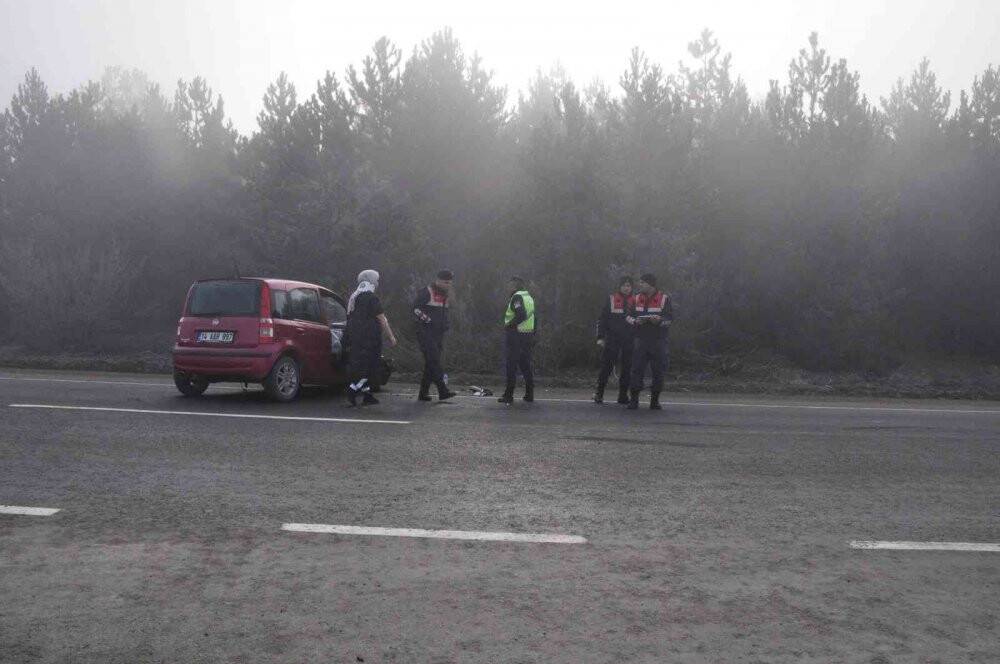 Yoğun sis kazayı beraberinde getirdi: 2 yaralı