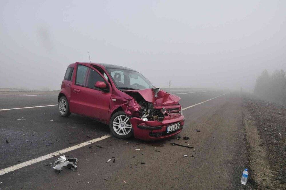 Yoğun sis kazayı beraberinde getirdi: 2 yaralı