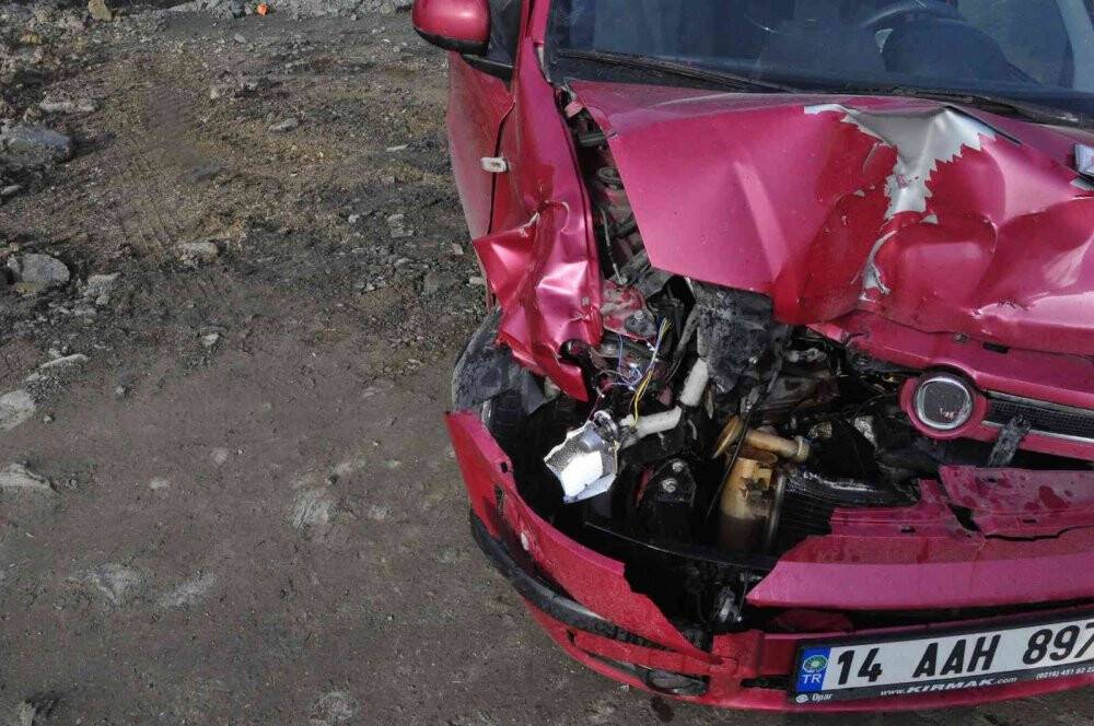 Yoğun sis kazayı beraberinde getirdi: 2 yaralı