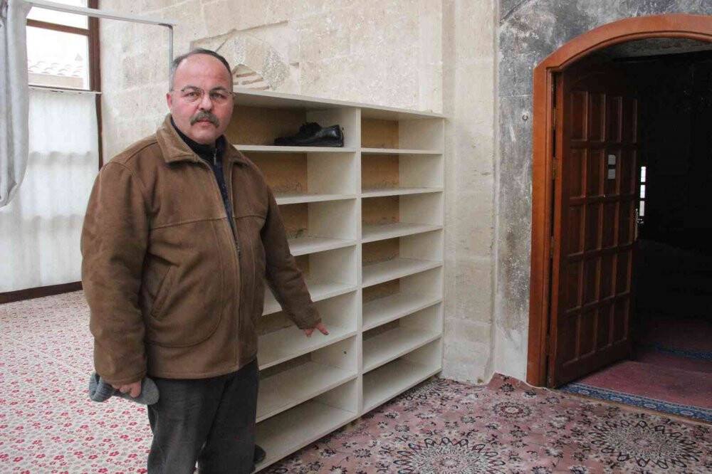 10 günlük bebeği cami kapısına terk eden anneyi aranıyor