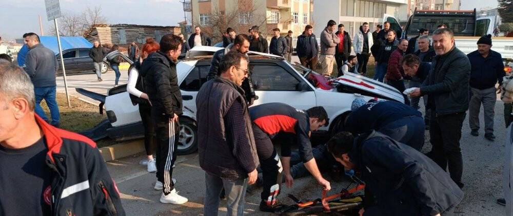 Hurdaya dönen araçtan yaralı olarak çıktı