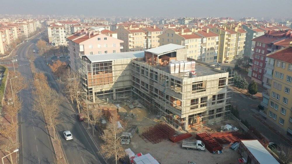 Başkan Hasan Kılca, Karatay Gençlik, Eğitim ve Spor Merkezi inşaatın ı ineledi