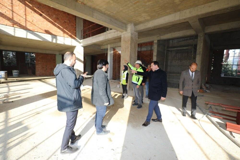 Başkan Hasan Kılca, Karatay Gençlik, Eğitim ve Spor Merkezi inşaatın ı ineledi