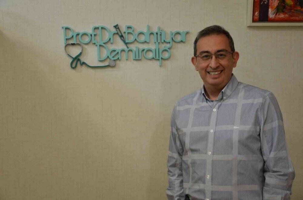 Ayak baş parmağı eğriliği kadınlarda 10 kat fazla görülüyor