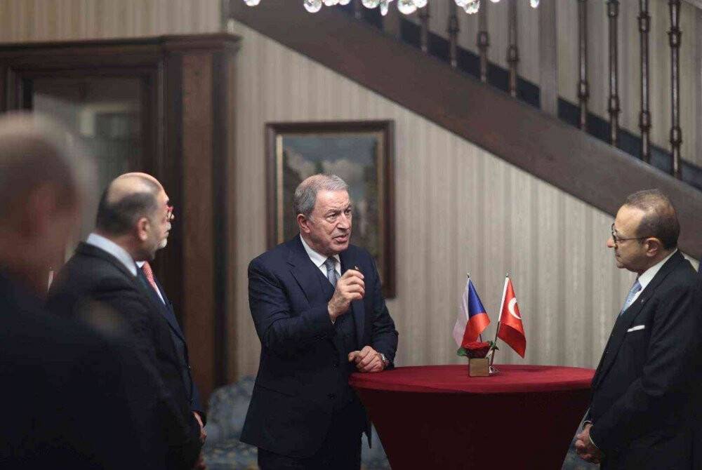 Bakan Akar'dan TSK aleyhi söylemlere tepki