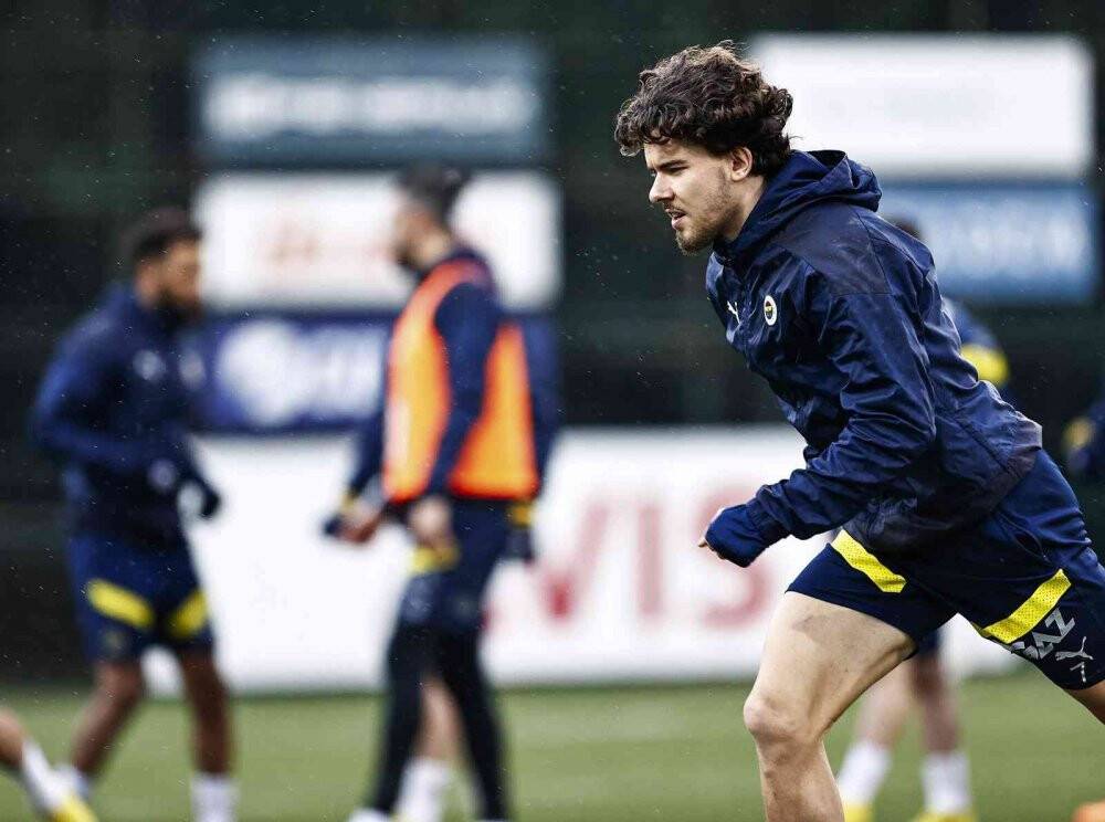 Fenerbahçe'de Çaykur Rizespor maçı hazırlıkları sürüyor