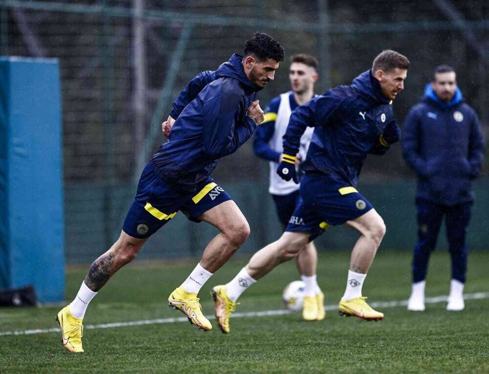 Fenerbahçe'de Çaykur Rizespor maçı hazırlıkları sürüyor