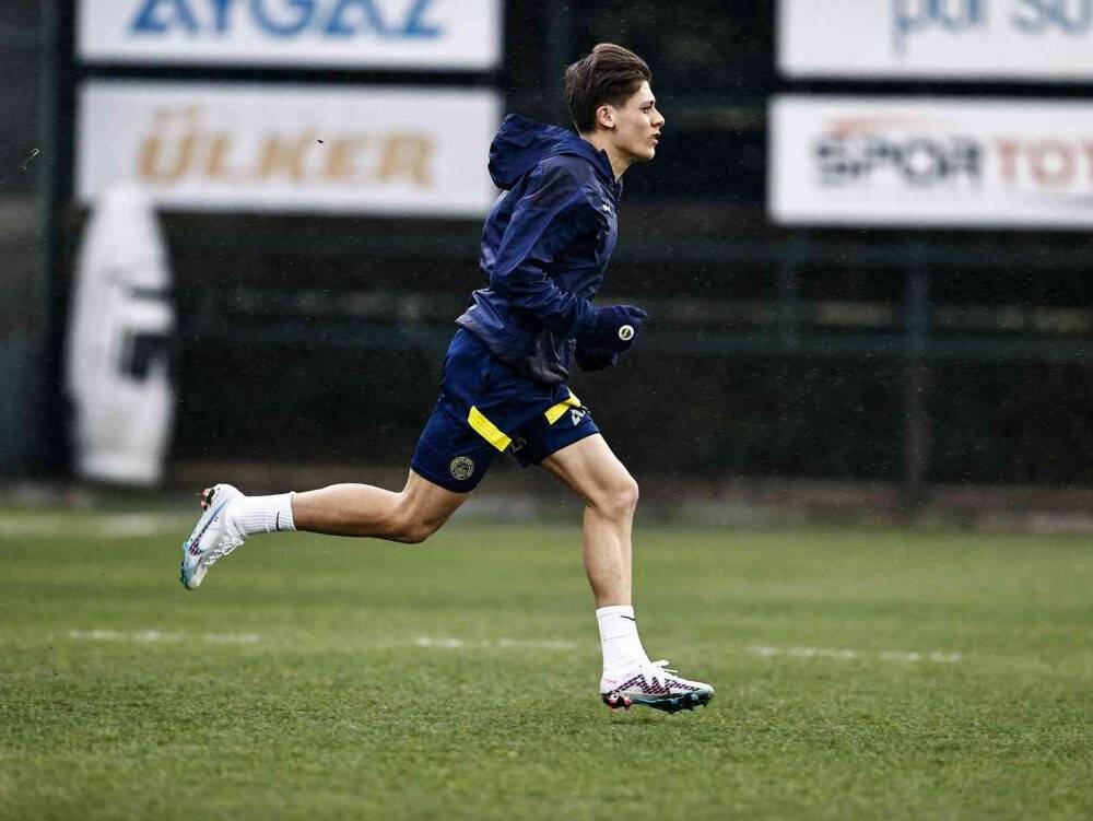 Fenerbahçe'de Çaykur Rizespor maçı hazırlıkları sürüyor