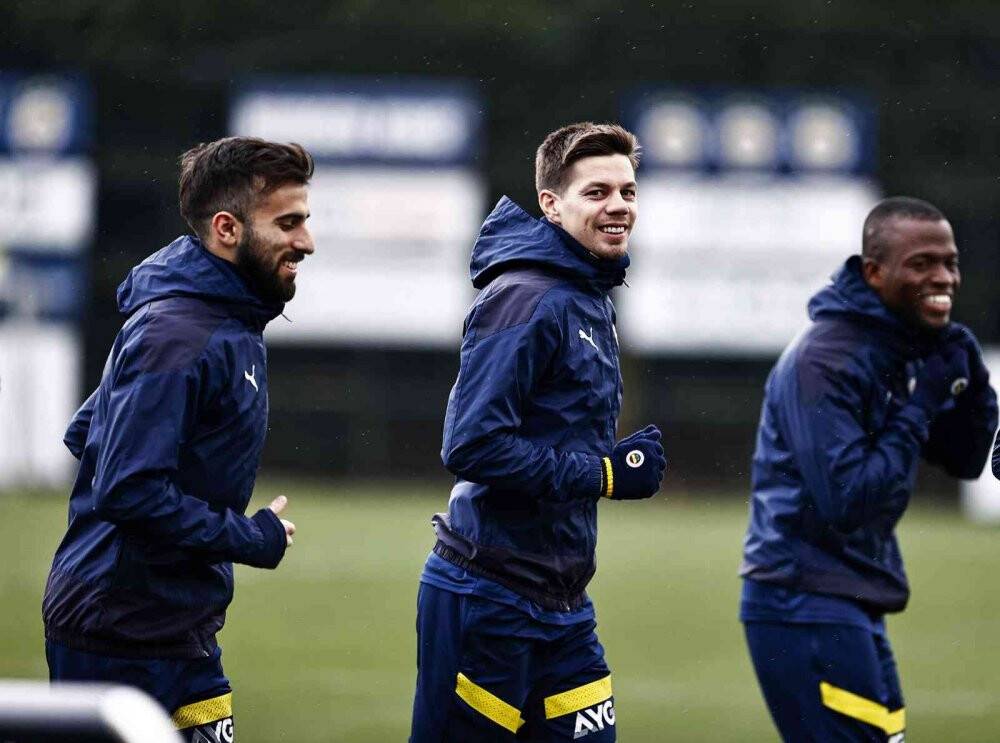 Fenerbahçe'de Çaykur Rizespor maçı hazırlıkları sürüyor