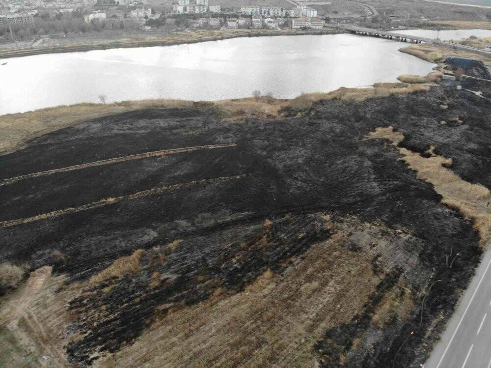 Isınmak için yaktı, 45 dekar alanı kül etti