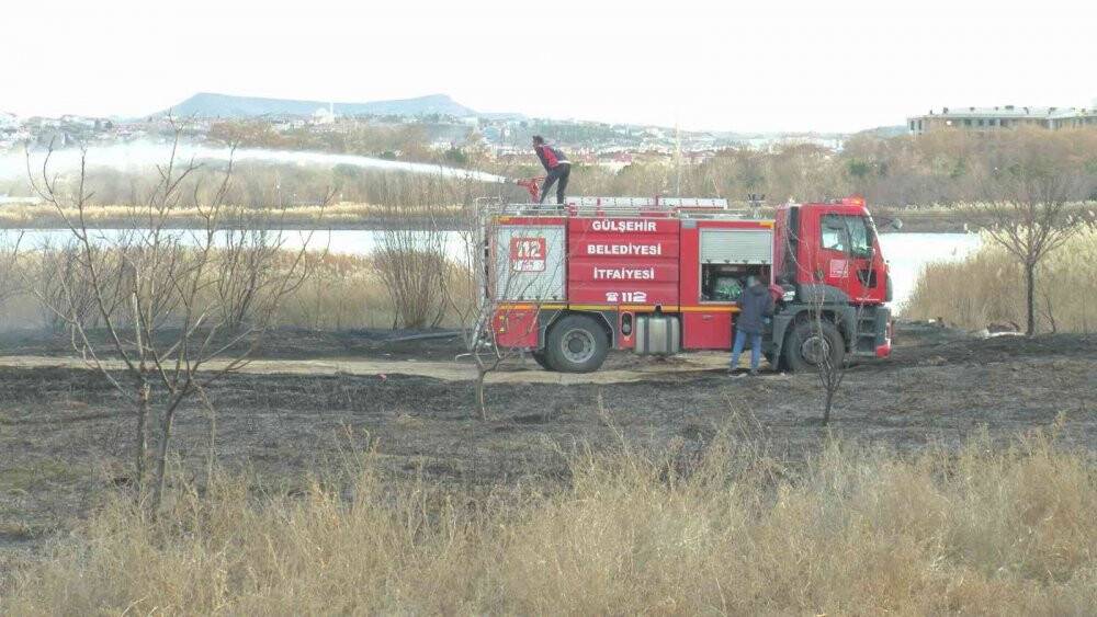 Isınmak için yaktı, 45 dekar alanı kül etti