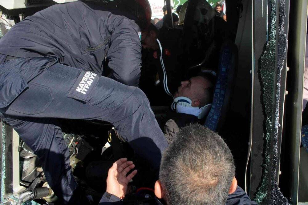 Kayseri’de Halk Otobüsleri çarpıştı: 29 Yaralı