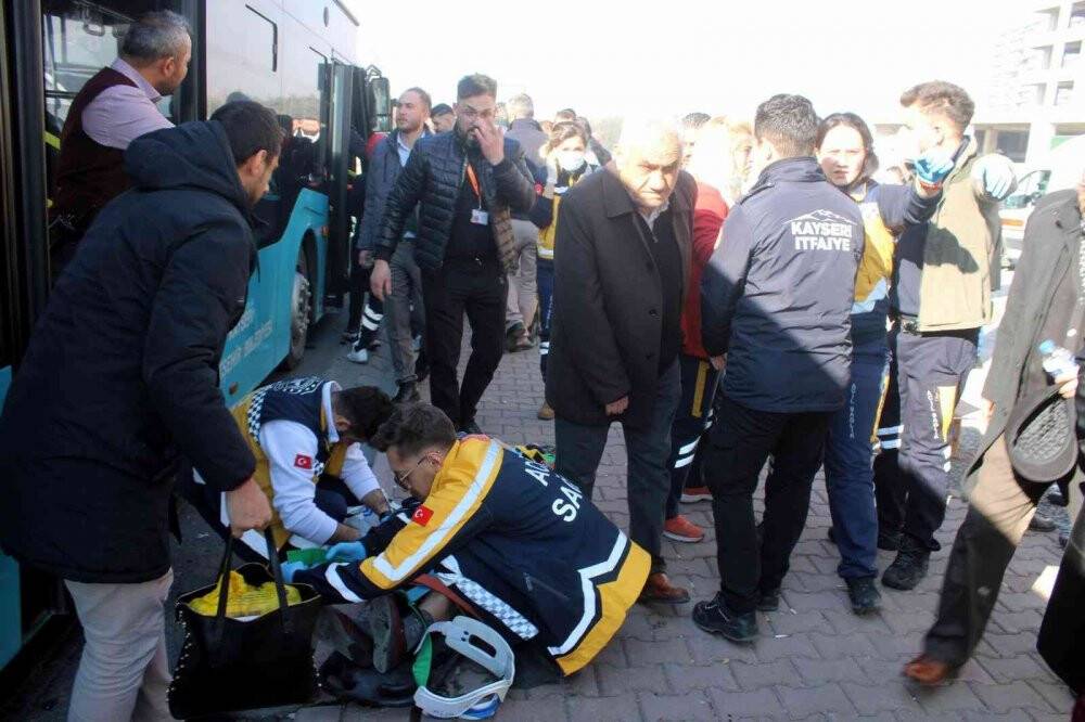 Kayseri’de Halk Otobüsleri çarpıştı: 29 Yaralı