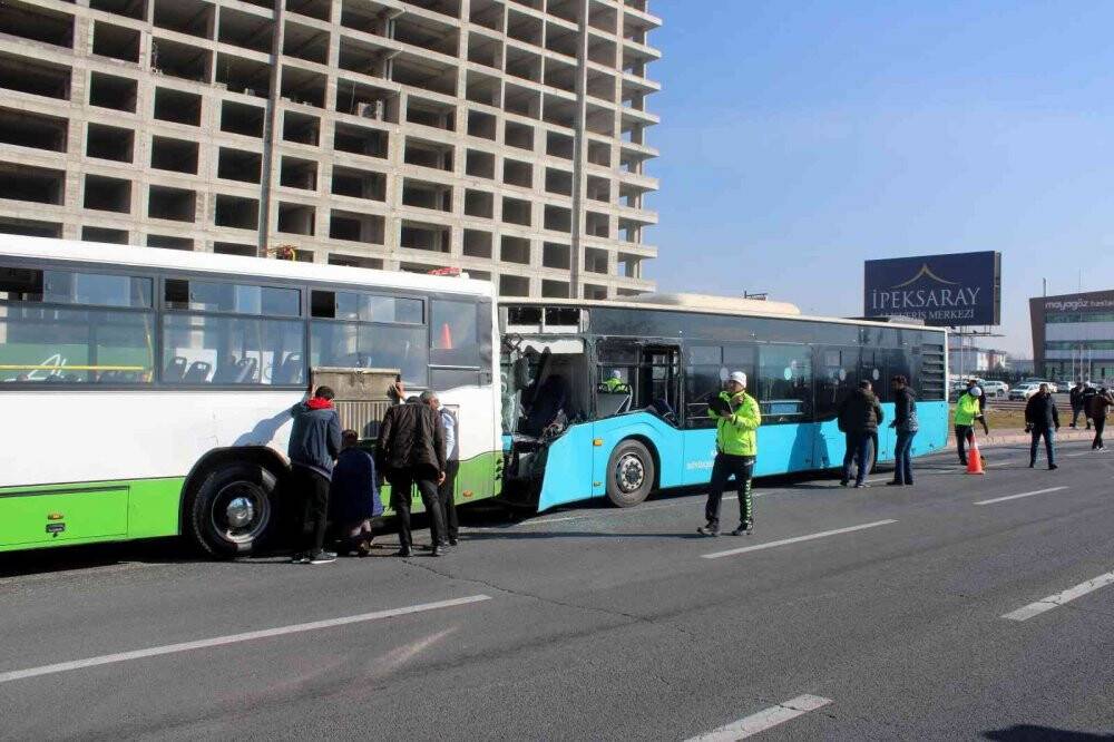 Kayseri’de Halk Otobüsleri çarpıştı: 29 Yaralı
