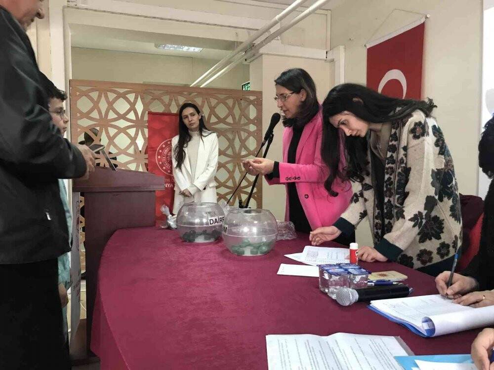 Konya'daki depremde evleri zarar görmüştü! Yeni evleri teslim edildi