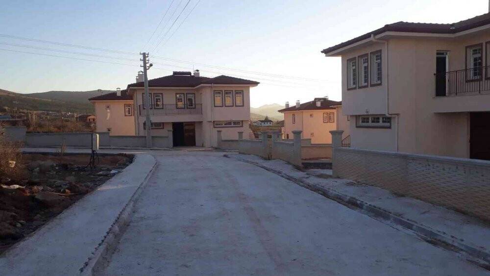 Konya'daki depremde evleri zarar görmüştü! Yeni evleri teslim edildi