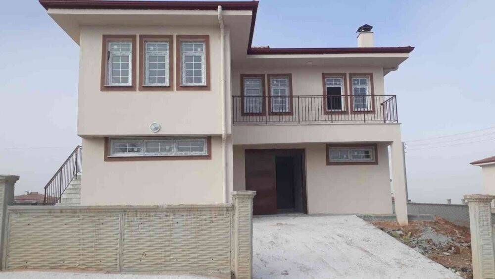 Konya'daki depremde evleri zarar görmüştü! Yeni evleri teslim edildi