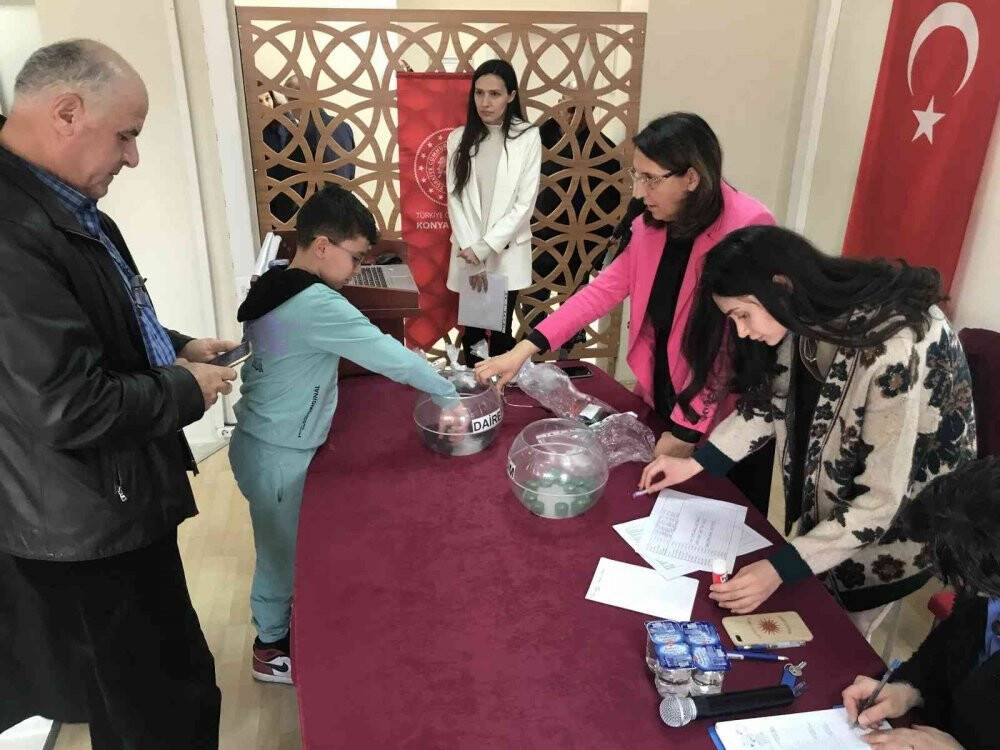 Konya'daki depremde evleri zarar görmüştü! Yeni evleri teslim edildi