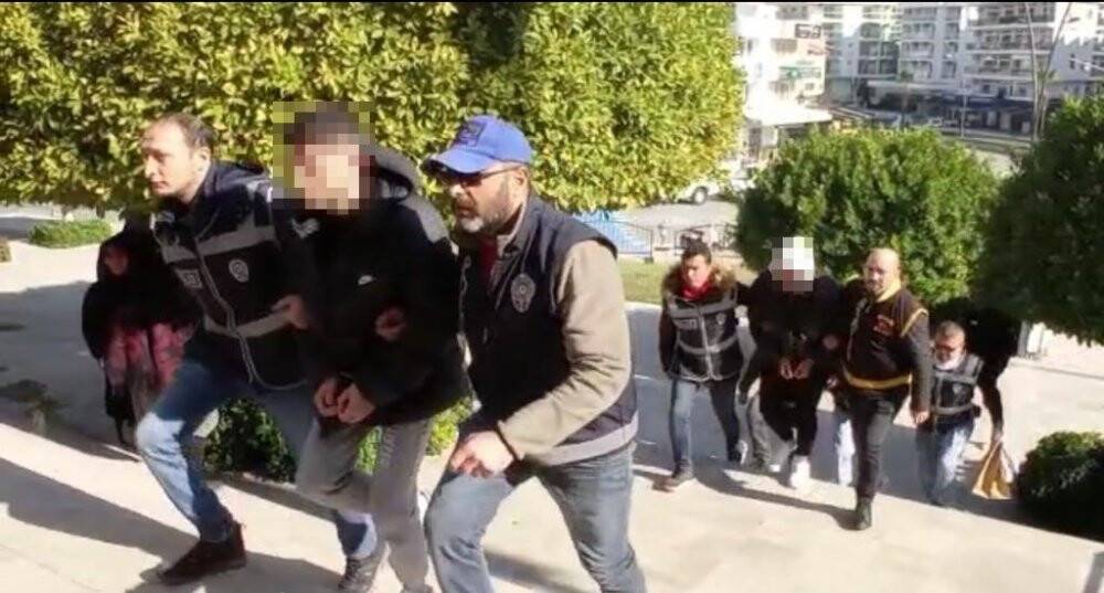 Tartıştığı kişinin kafasına silah dayadı sonra ateş etti